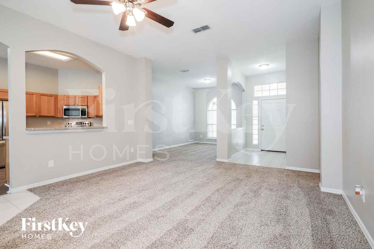 1814 Weston Cir - Photo 4 of 15