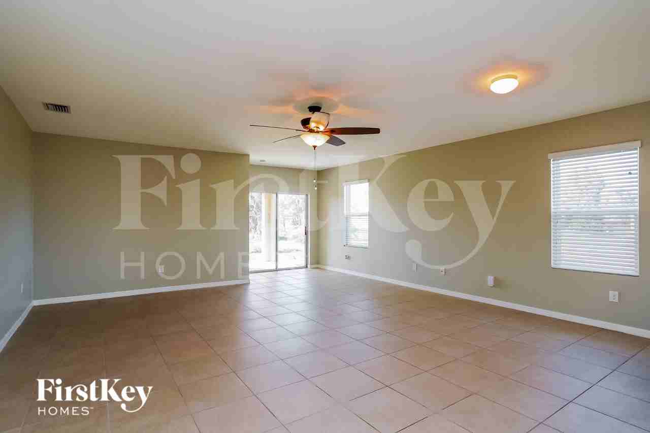 608 Nw 11th St - Photo 2 of 19