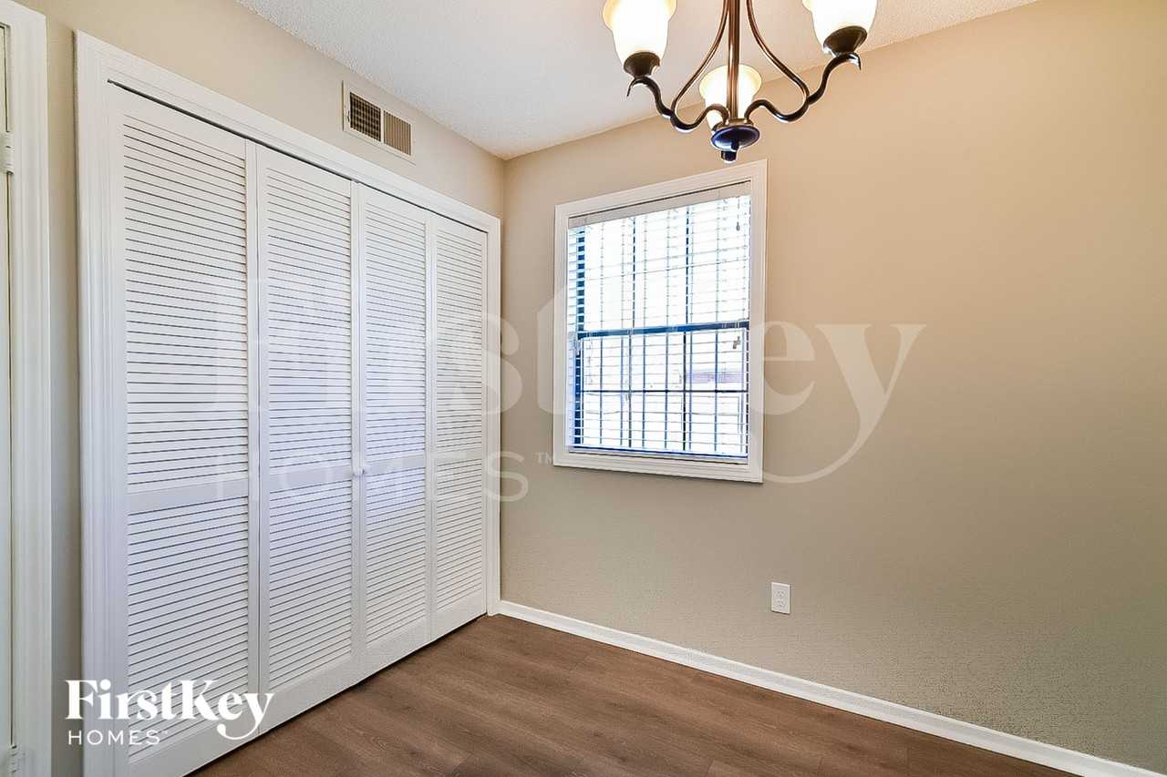 1152 Simmonsridge Dr - Photo 5 of 15