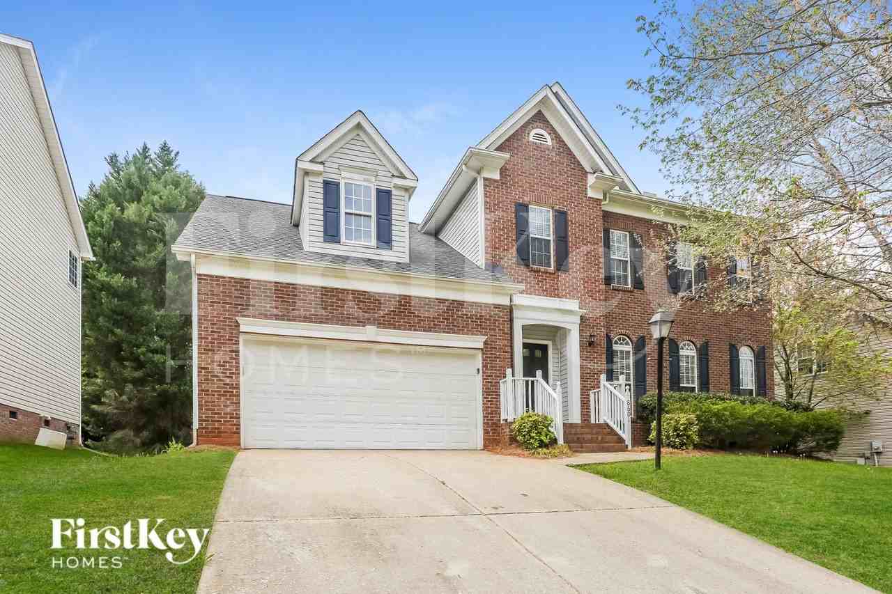 8601 Glade Ct - Photo 3 of 15