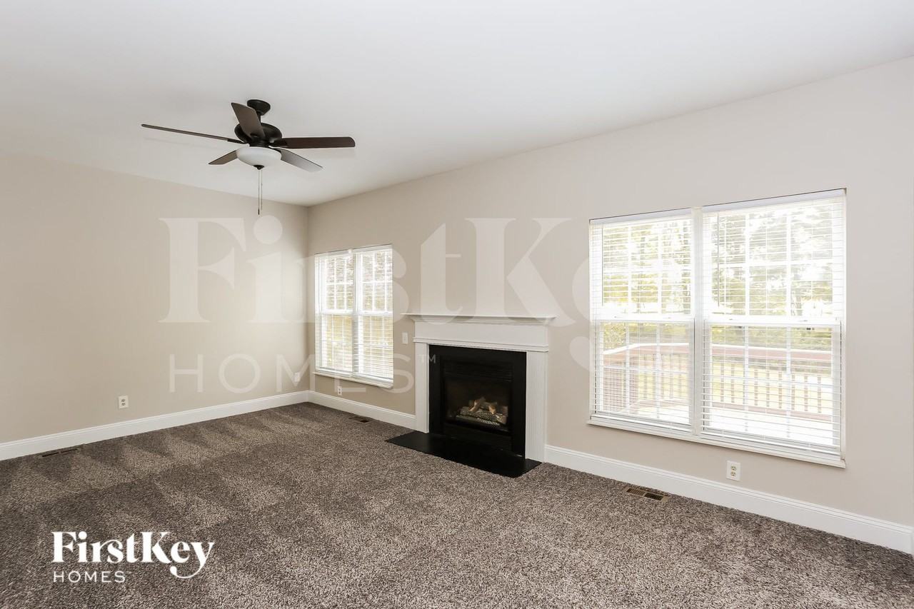 8601 Glade Ct - Photo 4 of 15