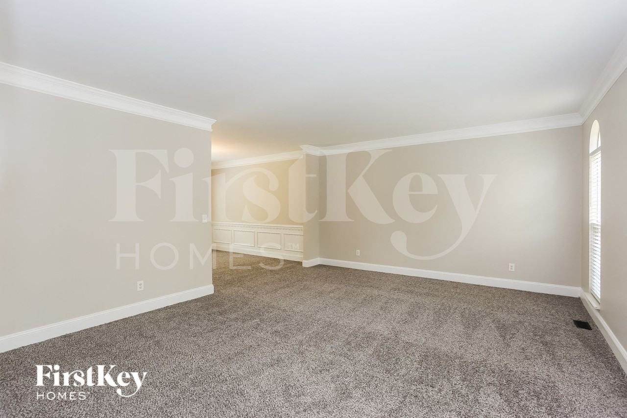 8601 Glade Ct - Photo 6 of 15