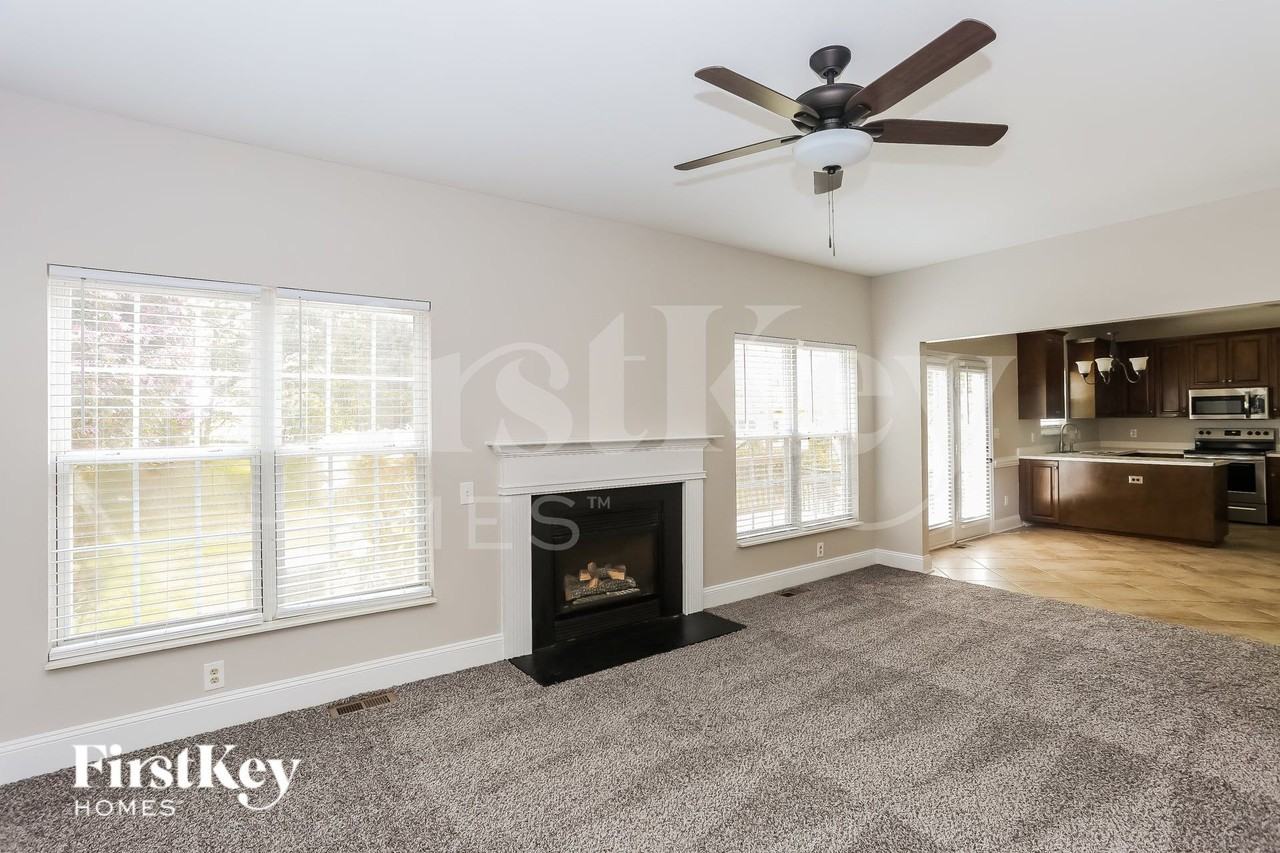 8601 Glade Ct - Photo 7 of 15