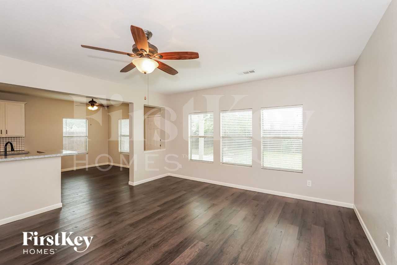 8057 Plateau Dr - Photo 4 of 20