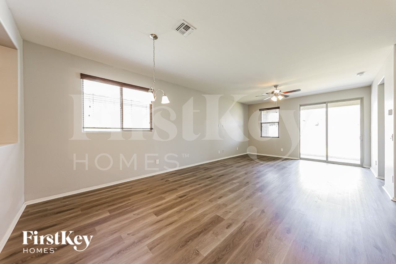 18068 W Tina Ln - Photo 2 of 19