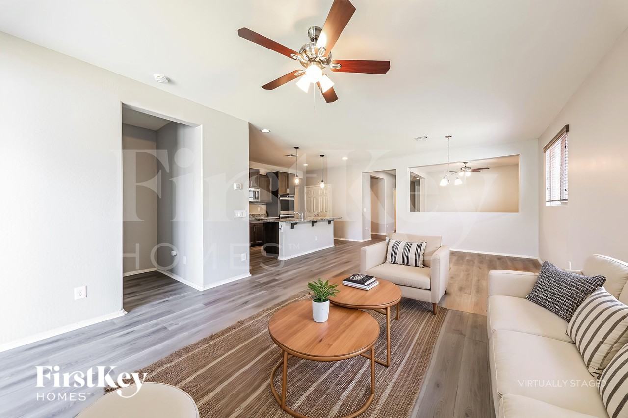 18068 W Tina Ln - Photo 4 of 19