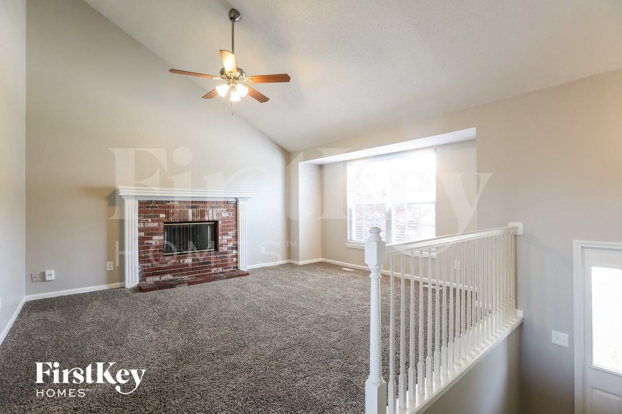 16306 Harris Ave - Photo 3 of 15