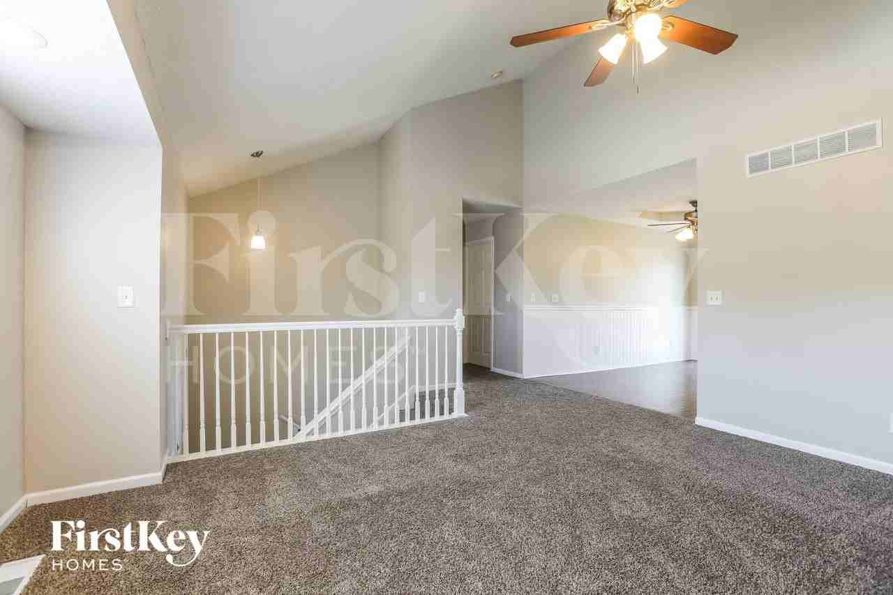 16306 Harris Ave - Photo 4 of 15