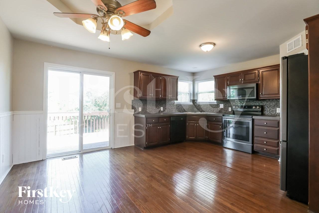 16306 Harris Ave - Photo 5 of 15