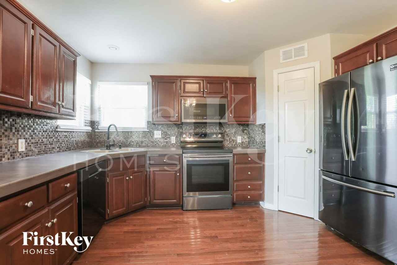 16306 Harris Ave - Photo 6 of 15