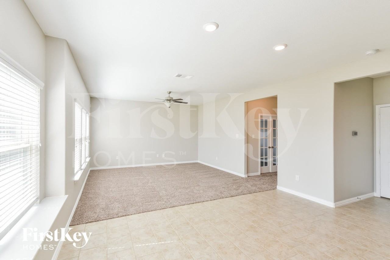 9006 Bowring Park - Photo 2 of 15