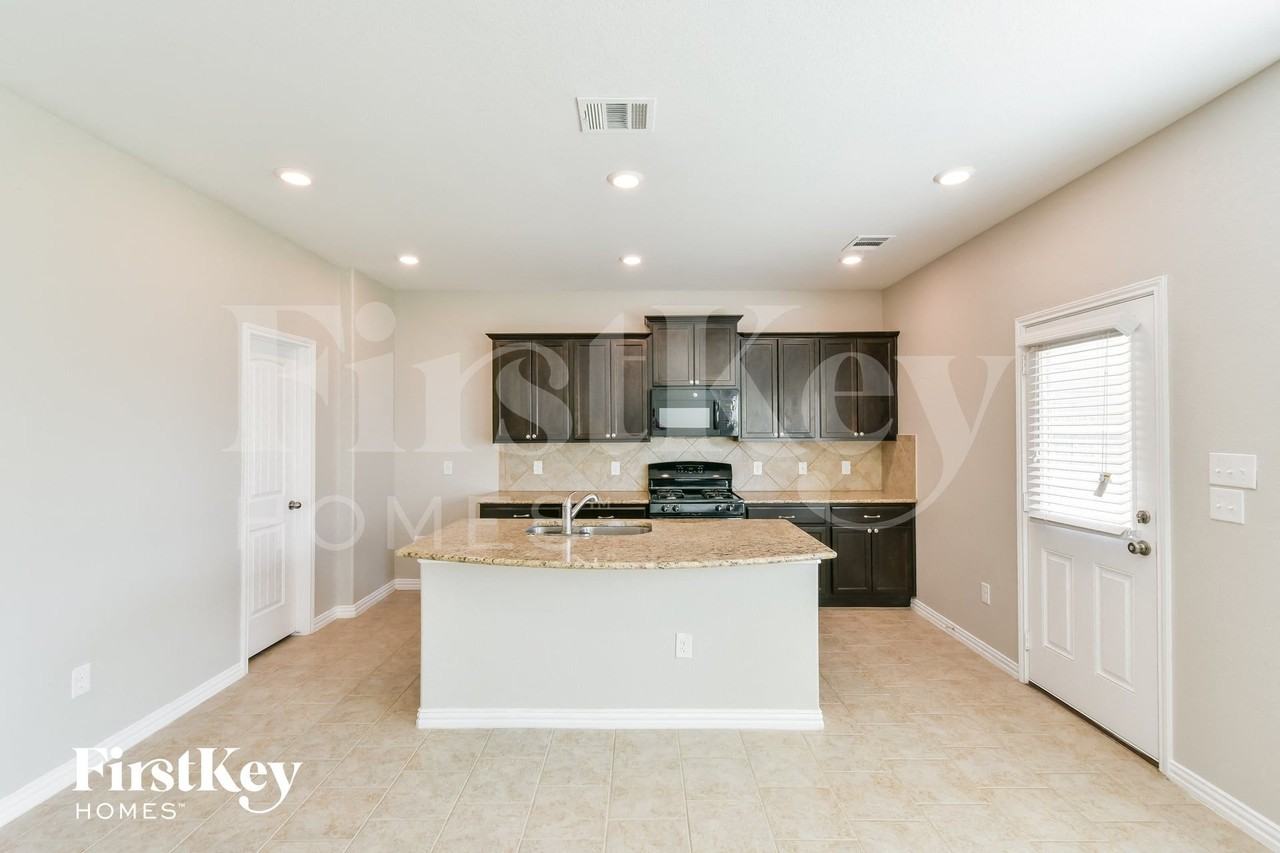 9006 Bowring Park - Photo 4 of 15