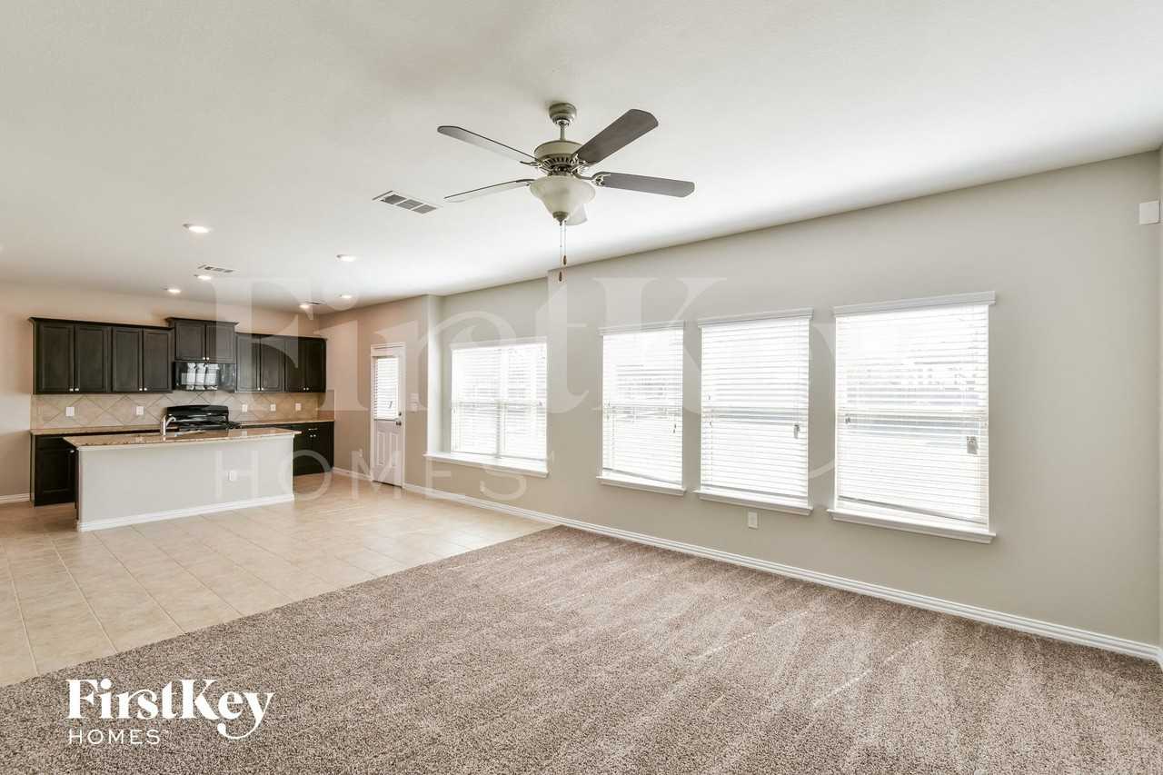 9006 Bowring Park - Photo 5 of 15