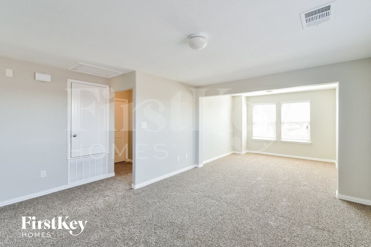 9006 Bowring Park - Photo 6 of 15