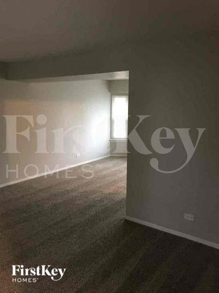 990 Chelsea Ln - Photo 2 of 10