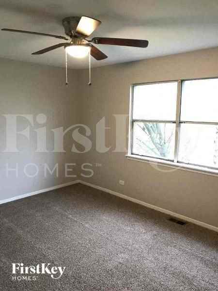 990 Chelsea Ln - Photo 6 of 10