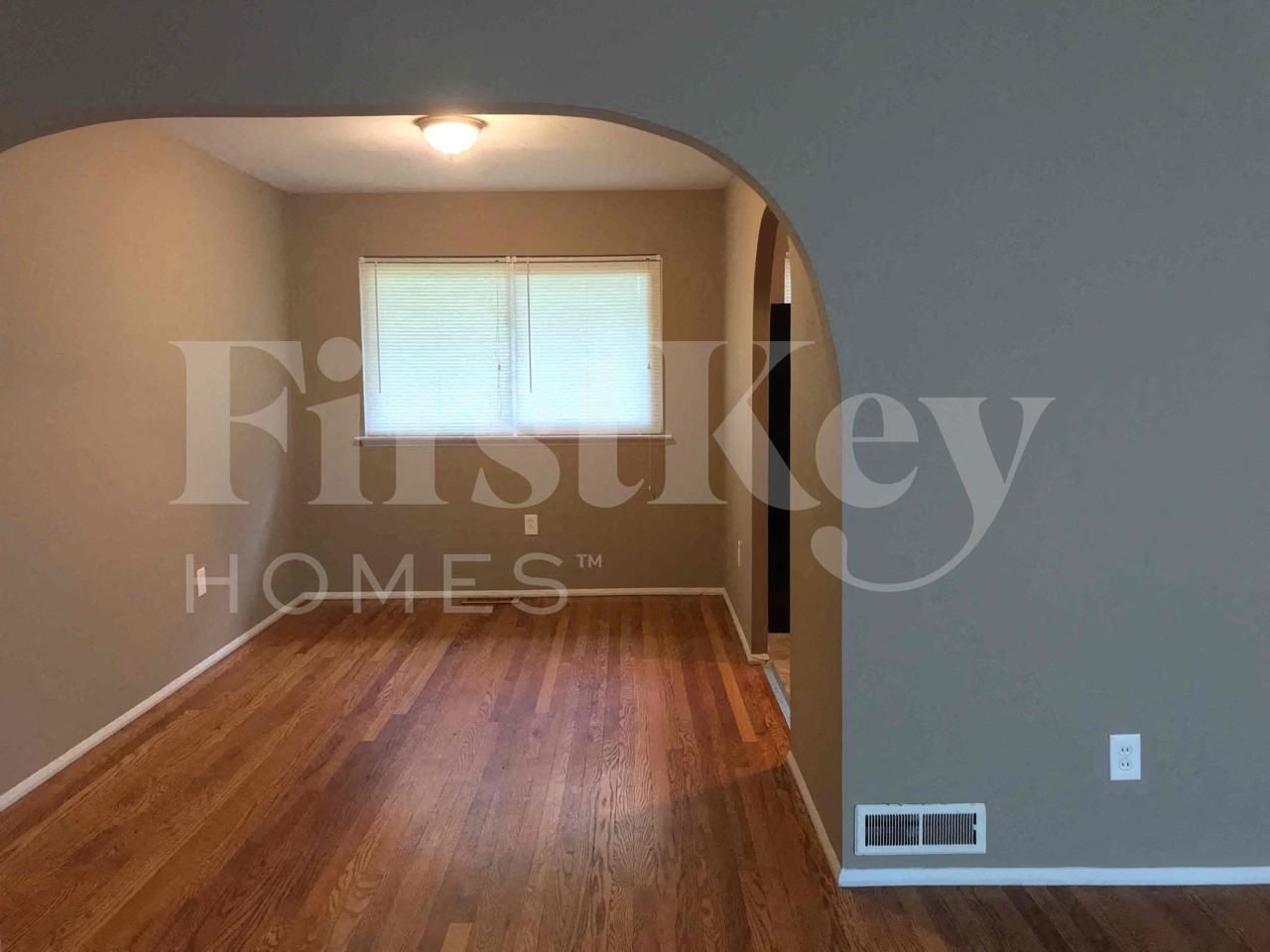 910 Claver Ln - Photo 2 of 19