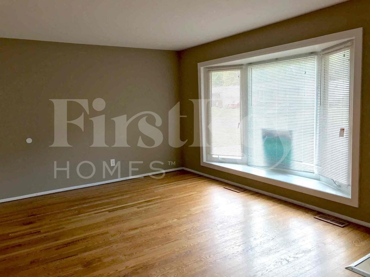 910 Claver Ln - Photo 4 of 19