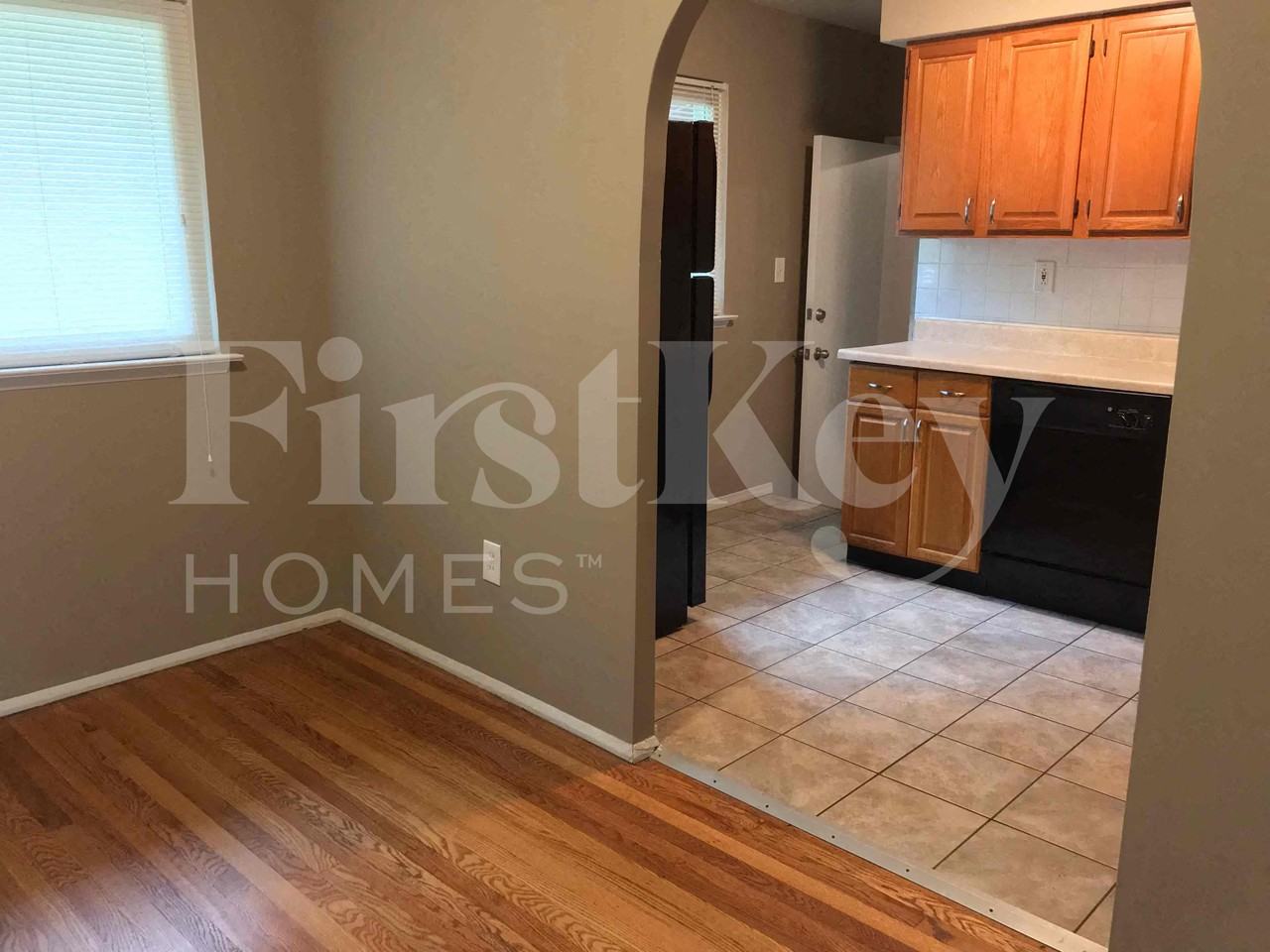 910 Claver Ln - Photo 5 of 19