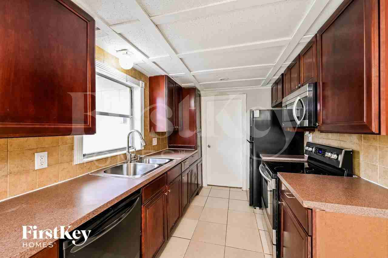 904 Alaska Dr - Photo 5 of 15