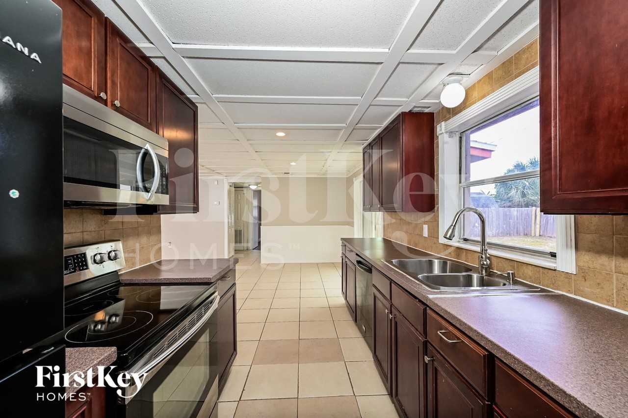 904 Alaska Dr - Photo 6 of 15