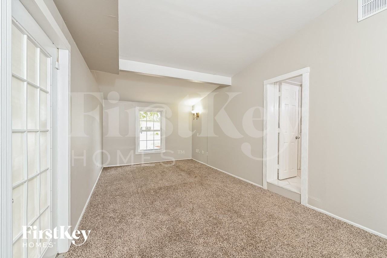904 Alaska Dr - Photo 7 of 15