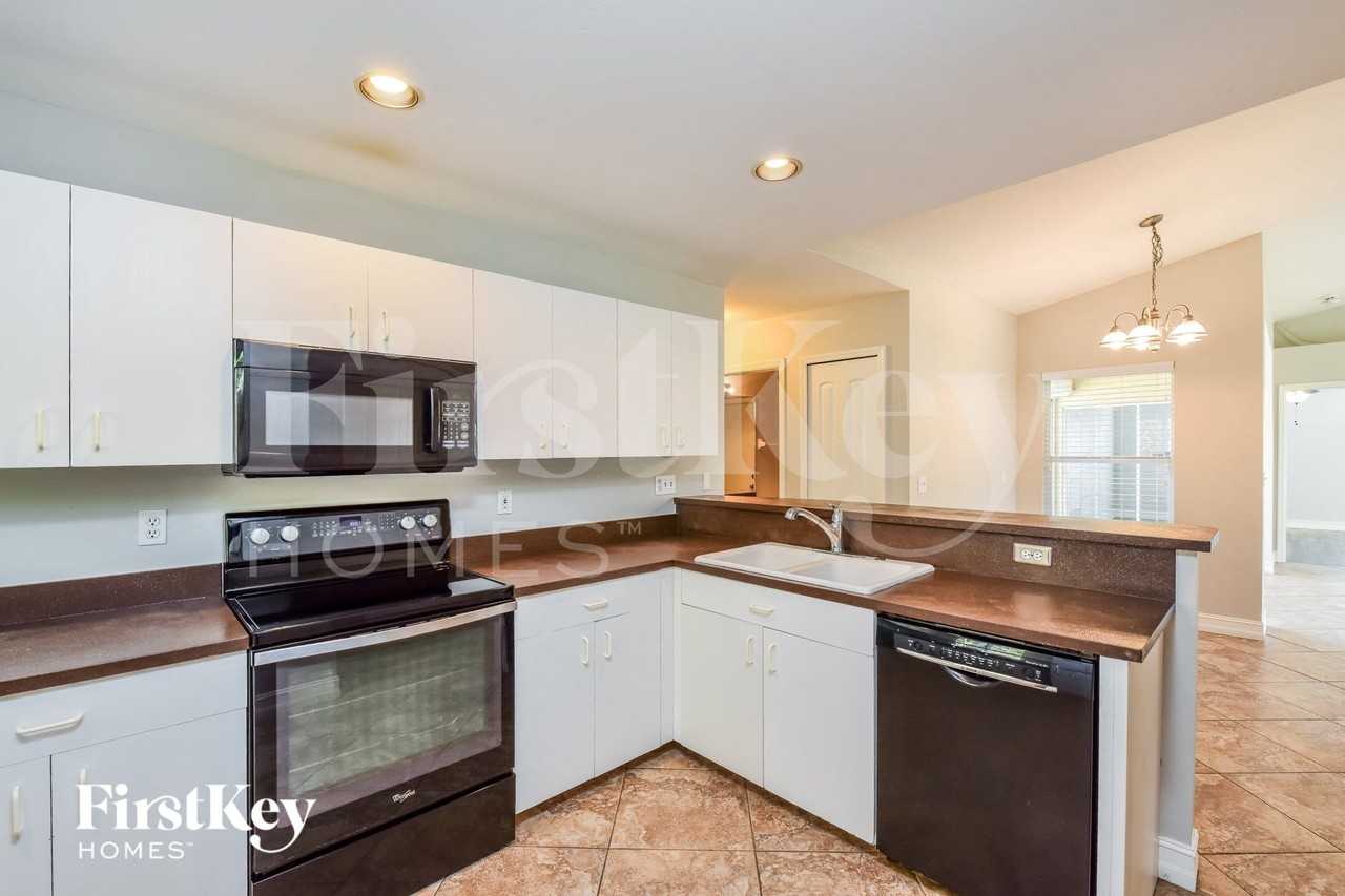 9033 Frank Rd - Photo 7 of 15