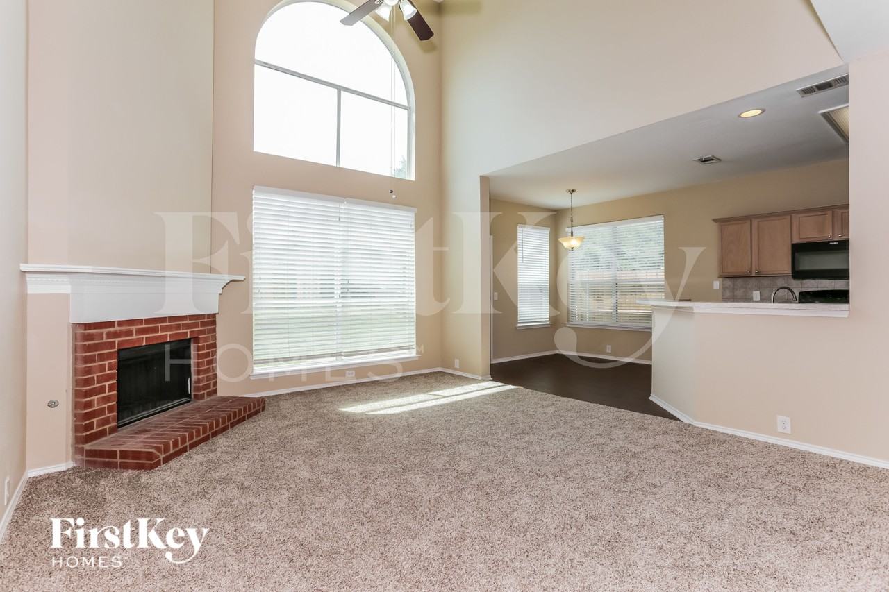 8604 Orleans Ln - Photo 3 of 18