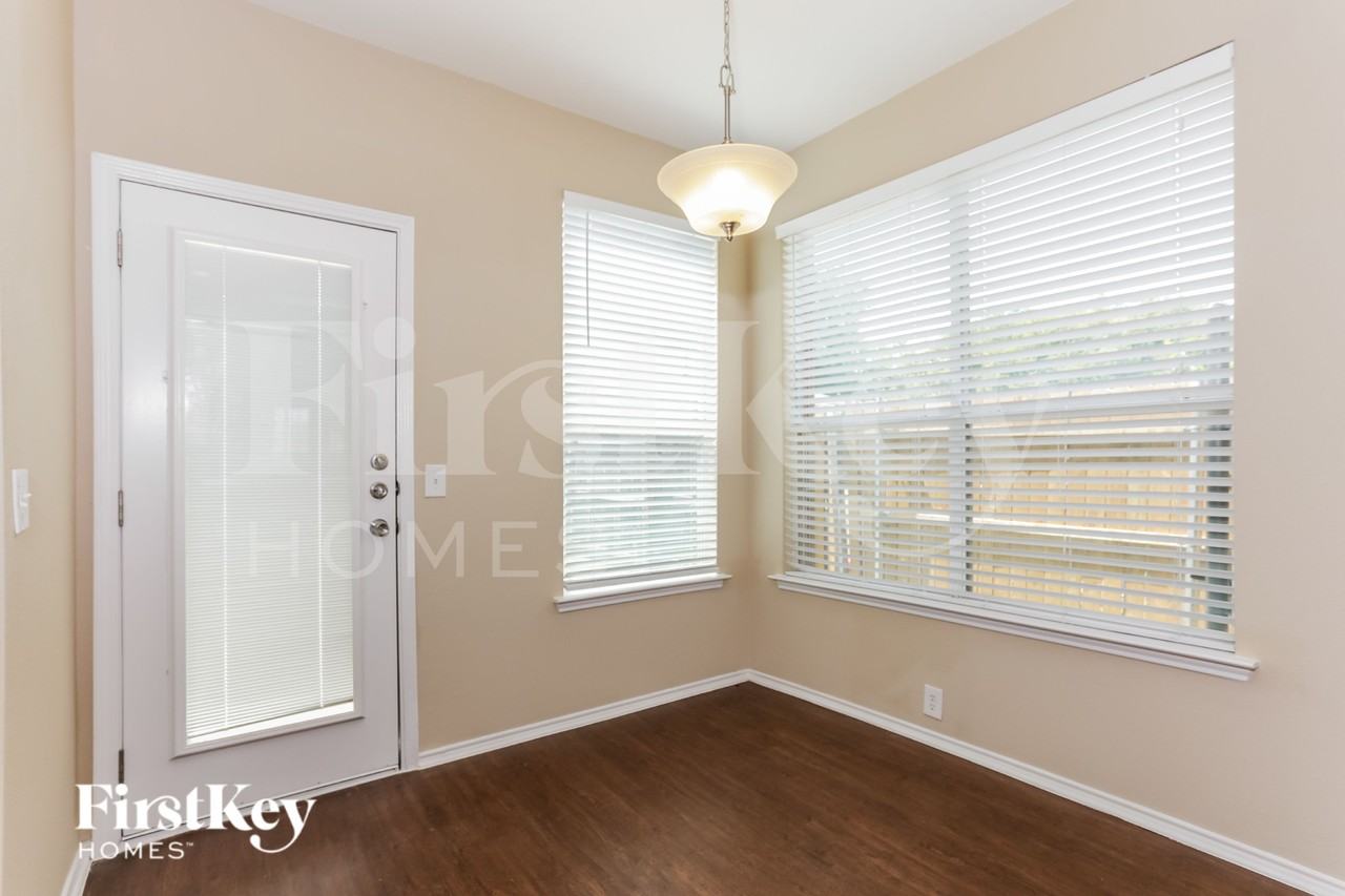 8604 Orleans Ln - Photo 5 of 18