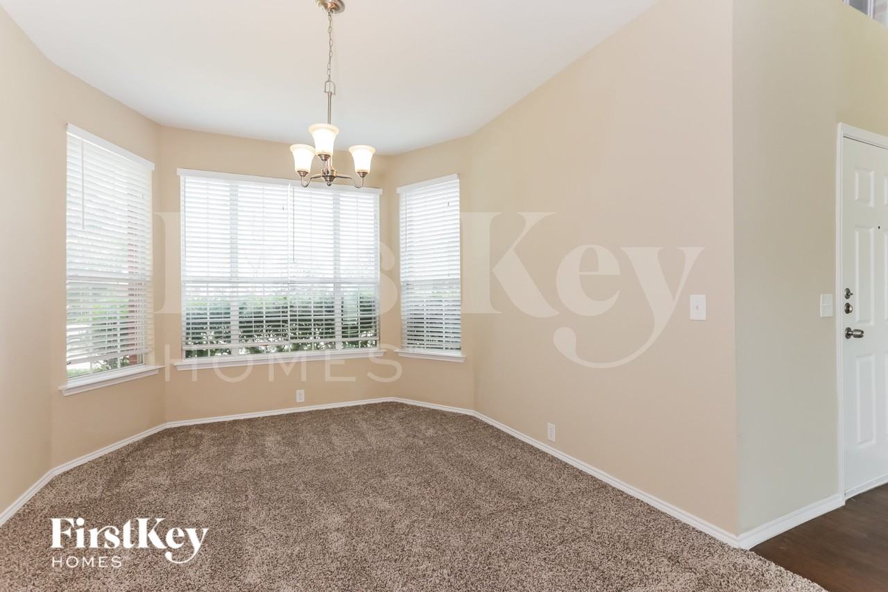 8604 Orleans Ln - Photo 6 of 18