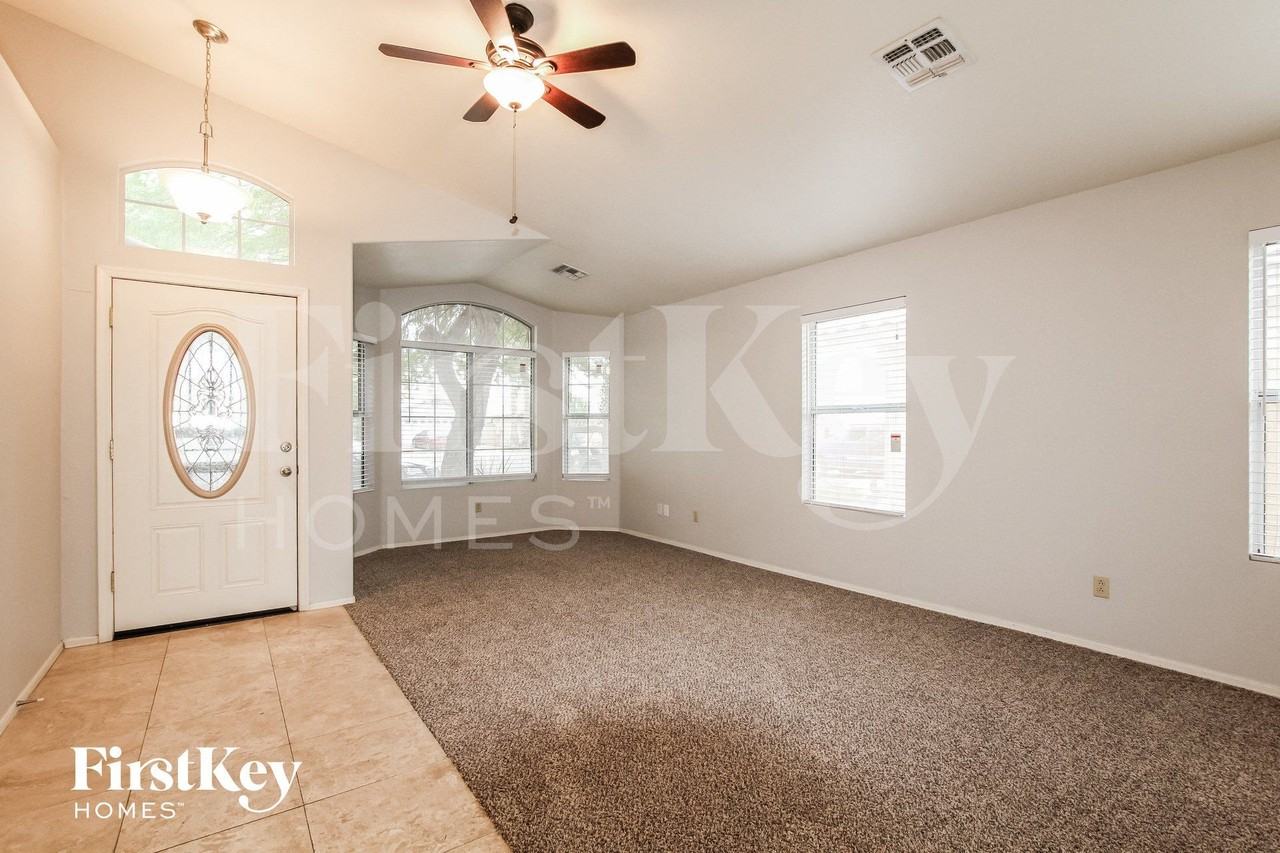 8420 W Wethersfield Rd - Photo 2 of 15