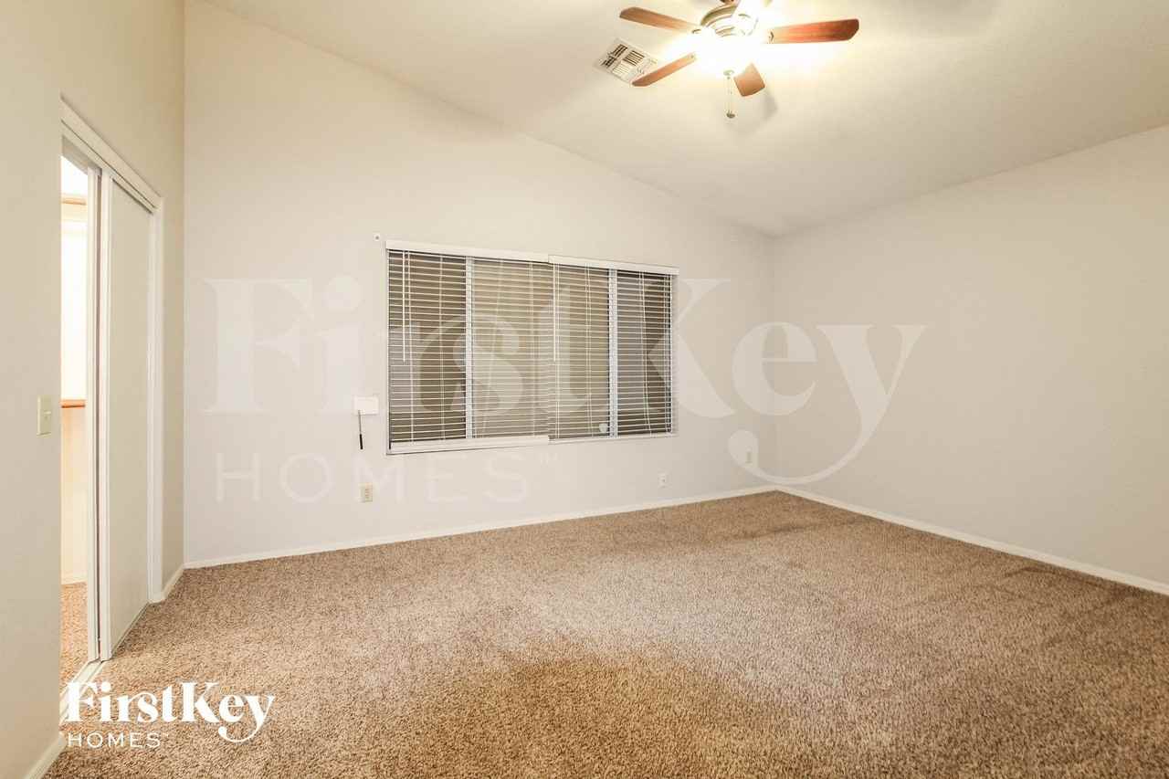 8420 W Wethersfield Rd - Photo 6 of 15