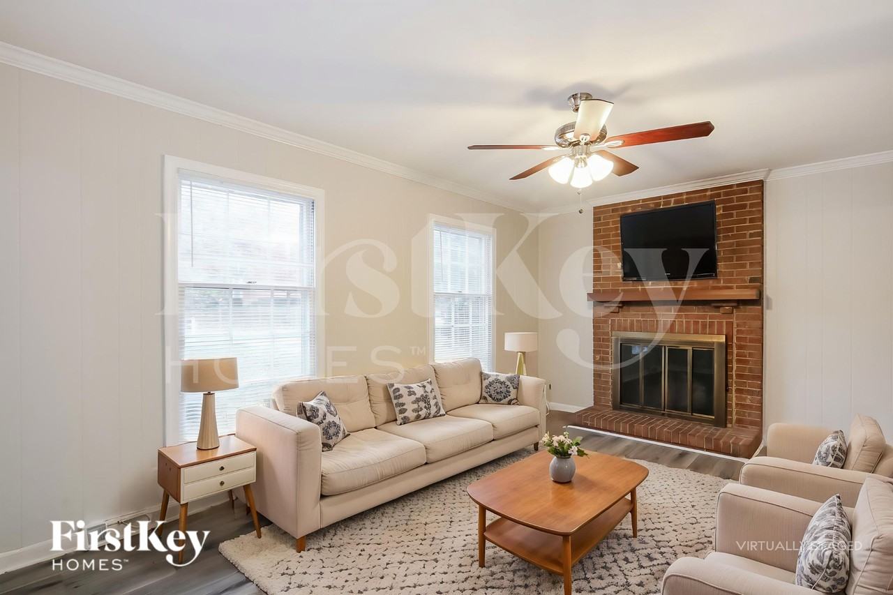 8300 Nathanael Greene Ln - Photo 4 of 18
