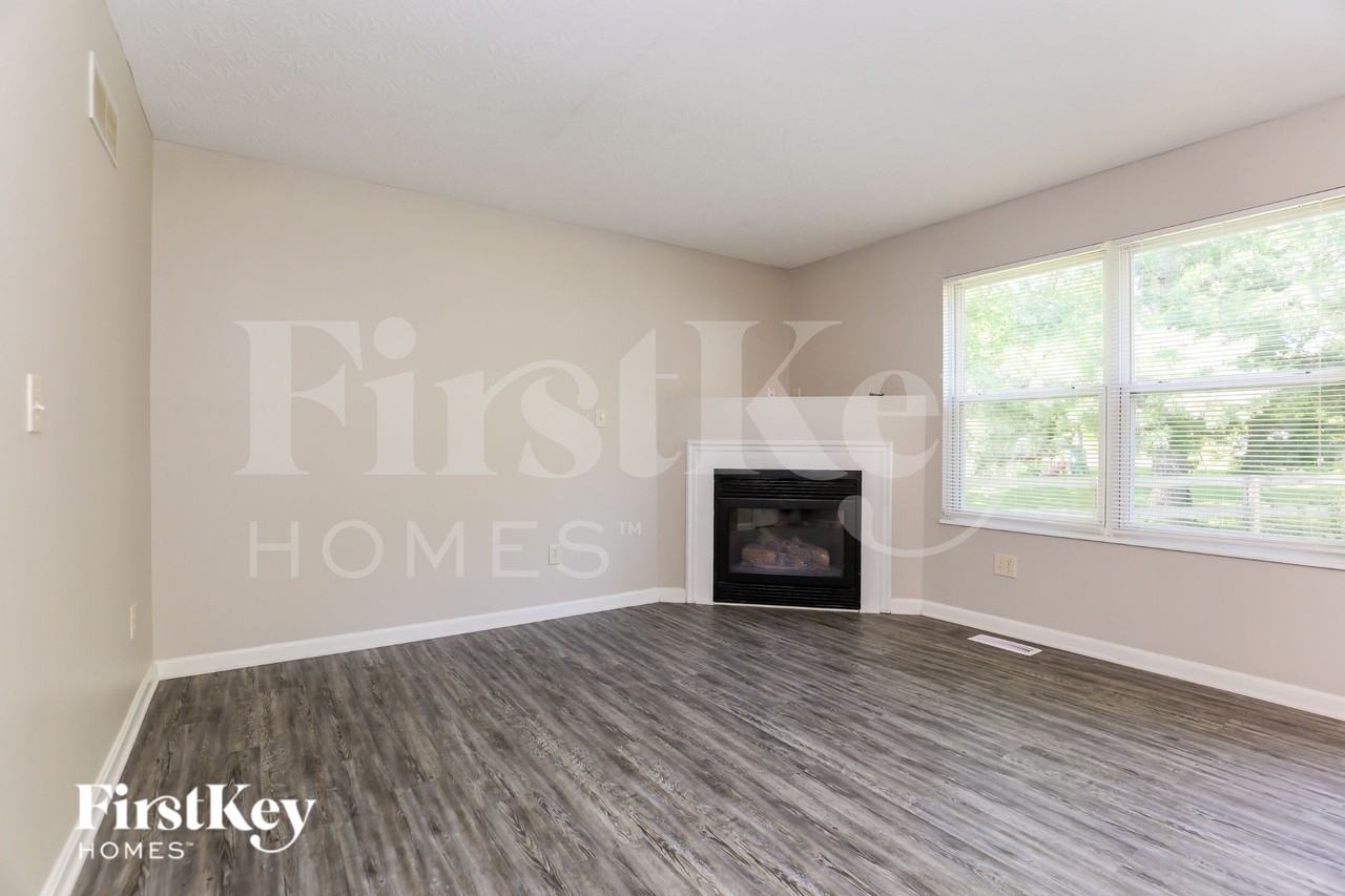 8218 Melrose Ln - Photo 3 of 19