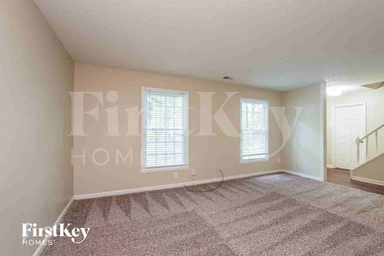 7225 Rollingridge Dr - Photo 2 of 15
