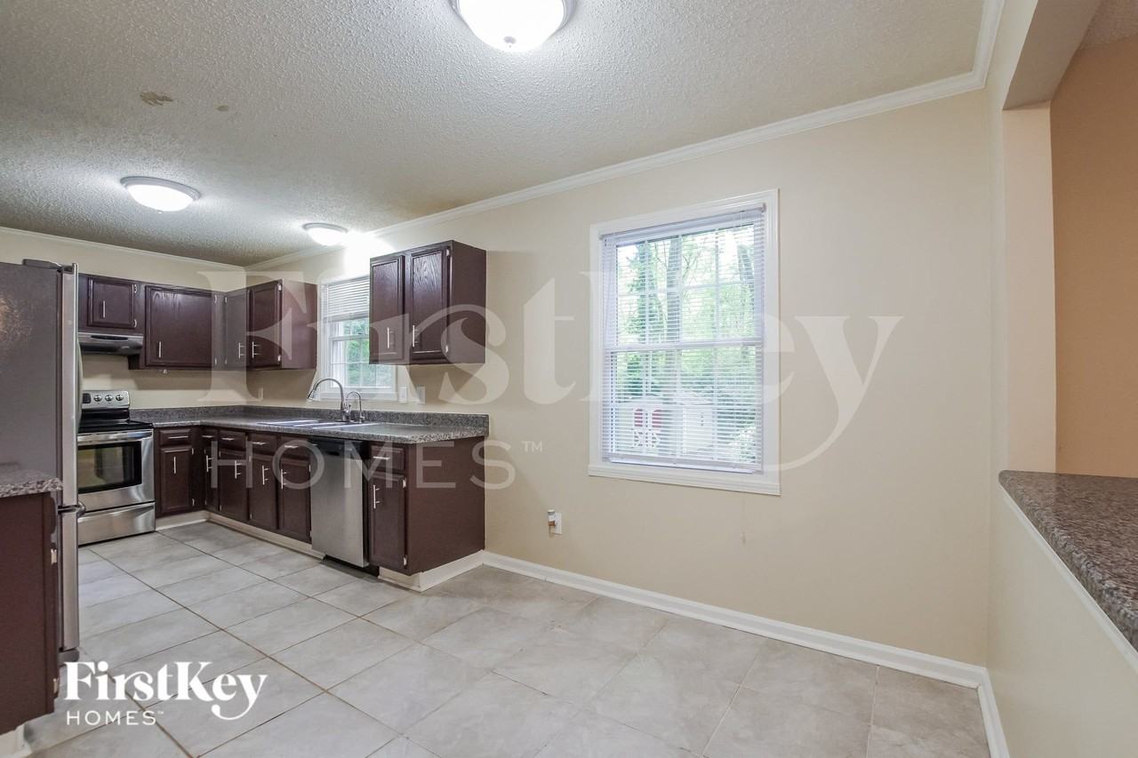 7225 Rollingridge Dr - Photo 3 of 15