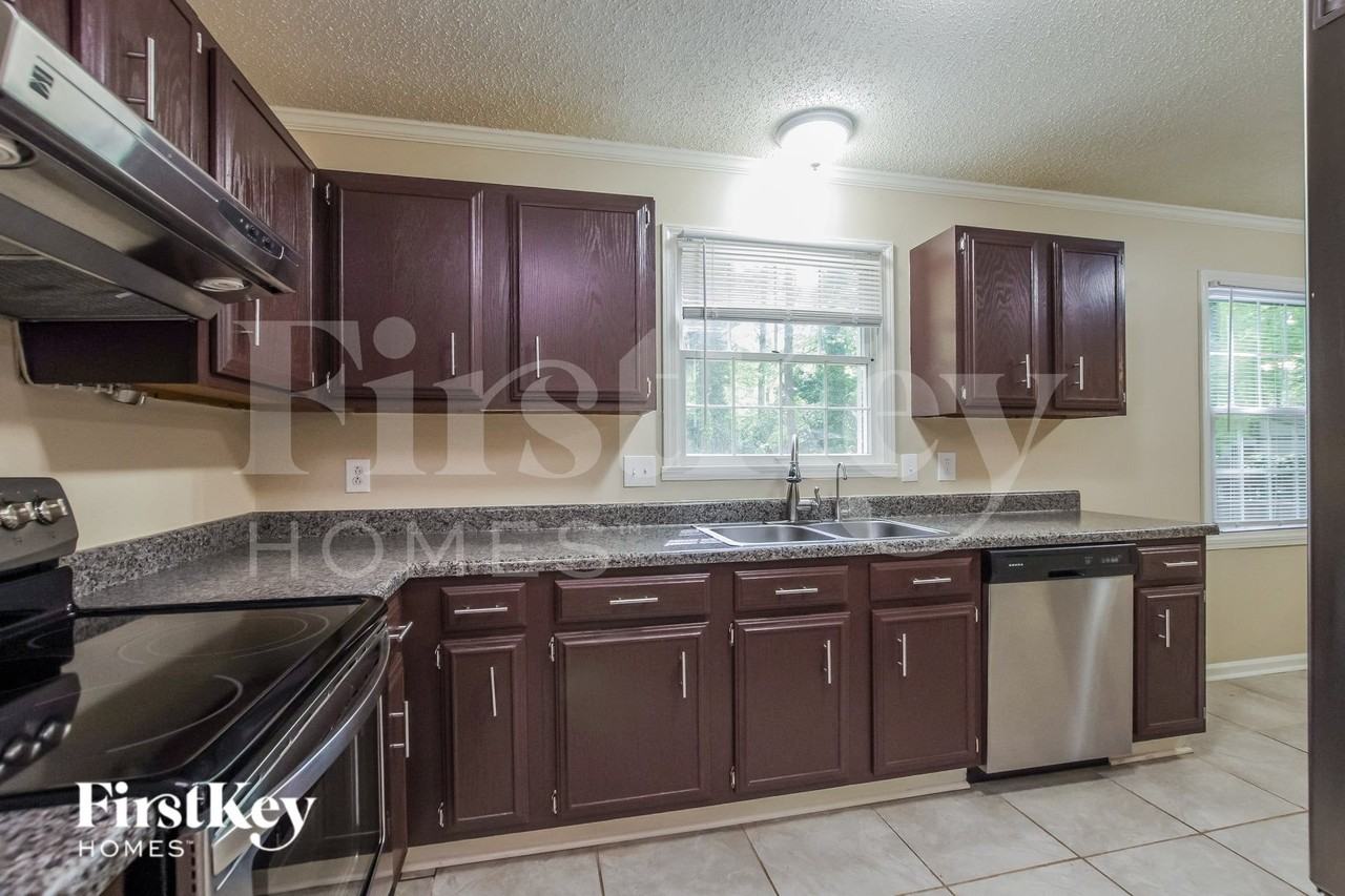 7225 Rollingridge Dr - Photo 5 of 15