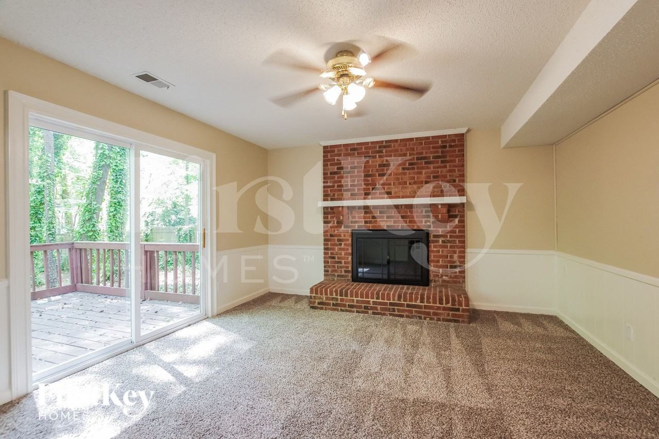7225 Rollingridge Dr - Photo 7 of 15