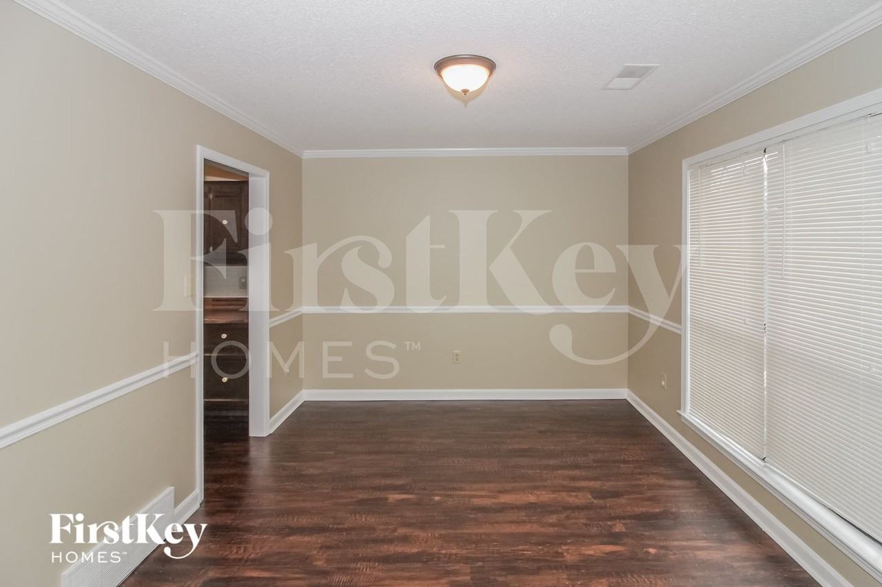 7161 Oak Chase Ln - Photo 4 of 15