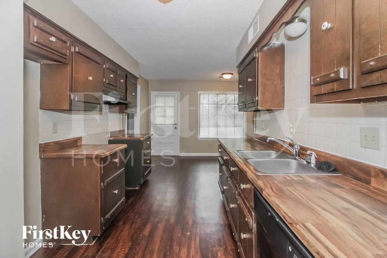 7161 Oak Chase Ln - Photo 5 of 15