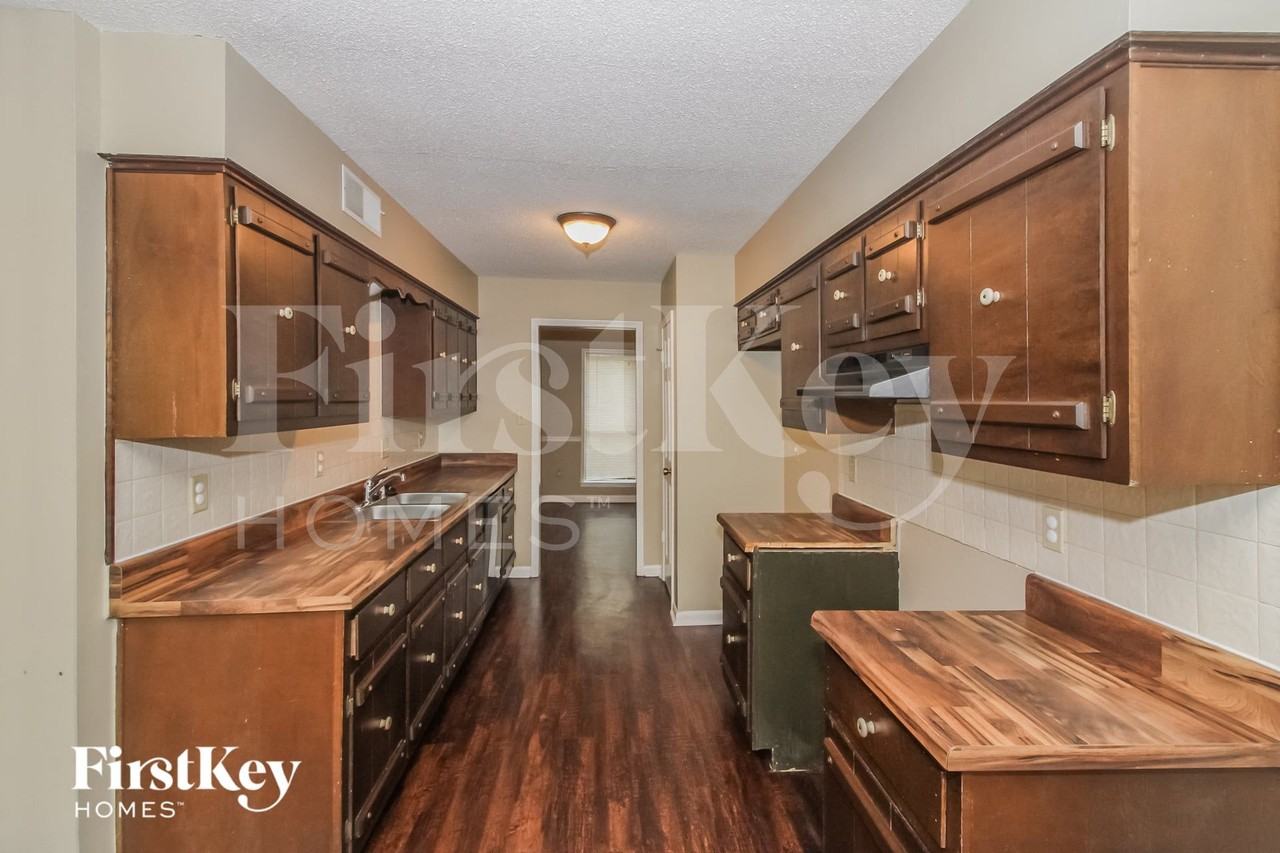 7161 Oak Chase Ln - Photo 6 of 15
