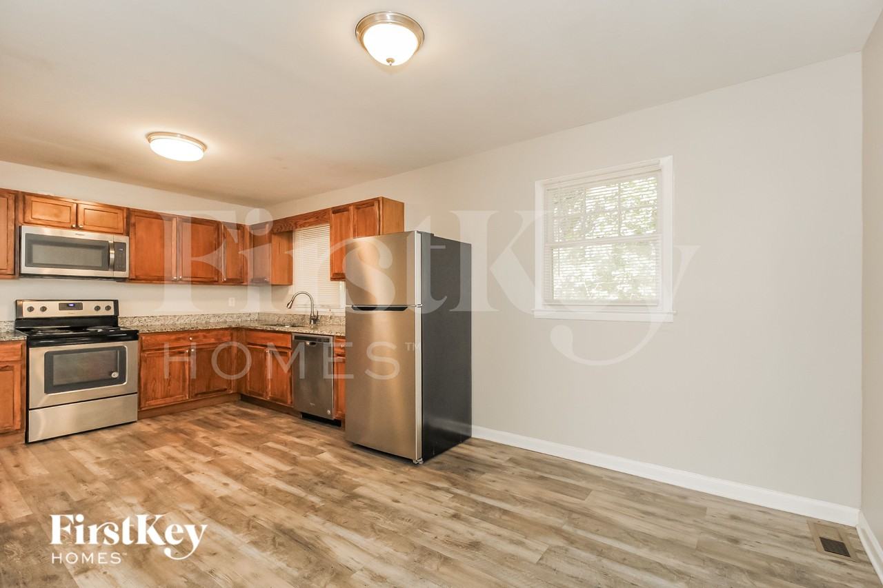 6818 Tralee Dr - Photo 4 of 16