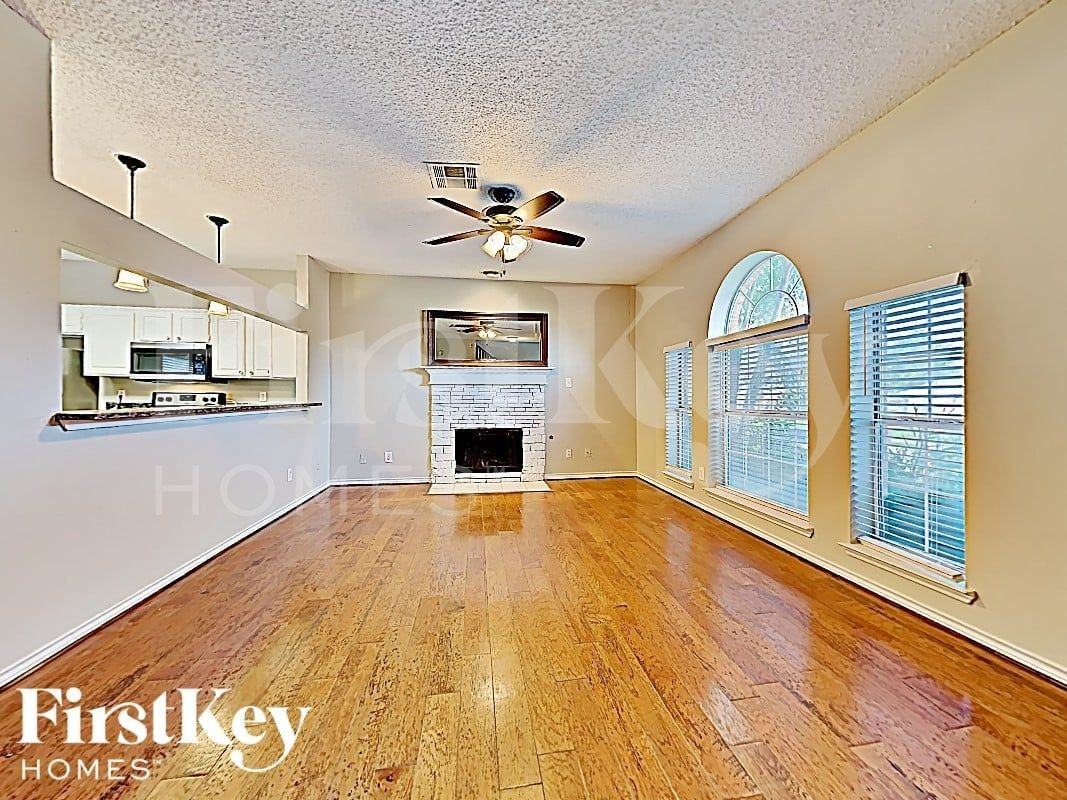 5611 Chimney Rock Dr - Photo 2 of 17