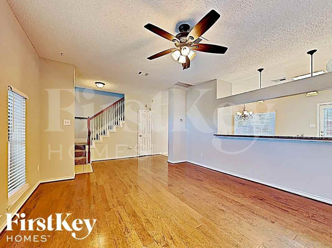 5611 Chimney Rock Dr - Photo 4 of 17