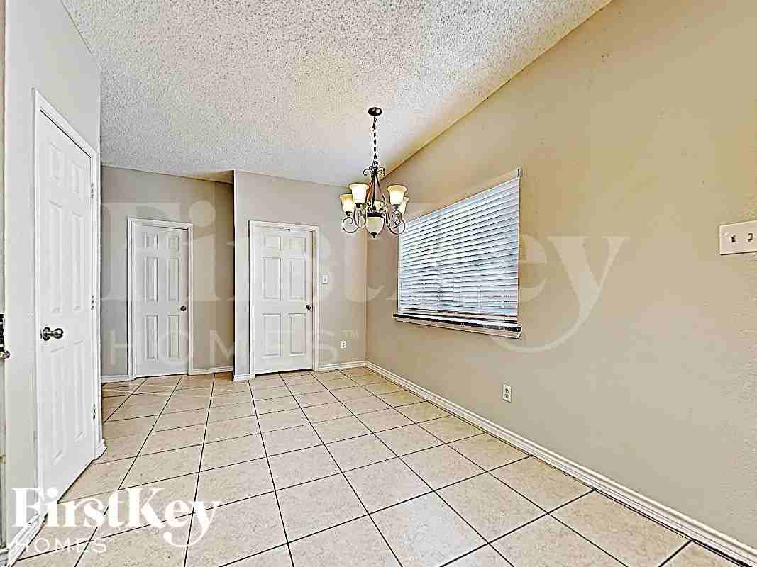 5611 Chimney Rock Dr - Photo 6 of 17