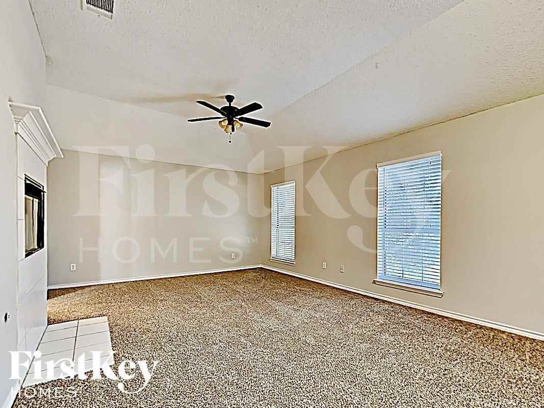 5611 Chimney Rock Dr - Photo 7 of 17