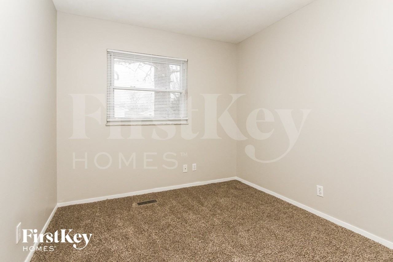 5102 Bertha St - Photo 5 of 15