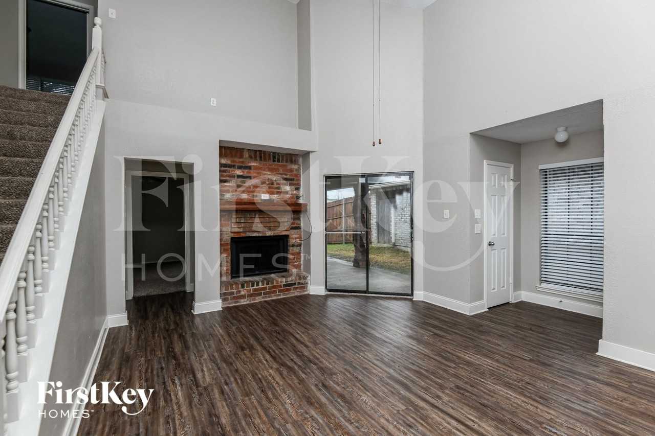 4213 Amy Dr - Photo 2 of 15