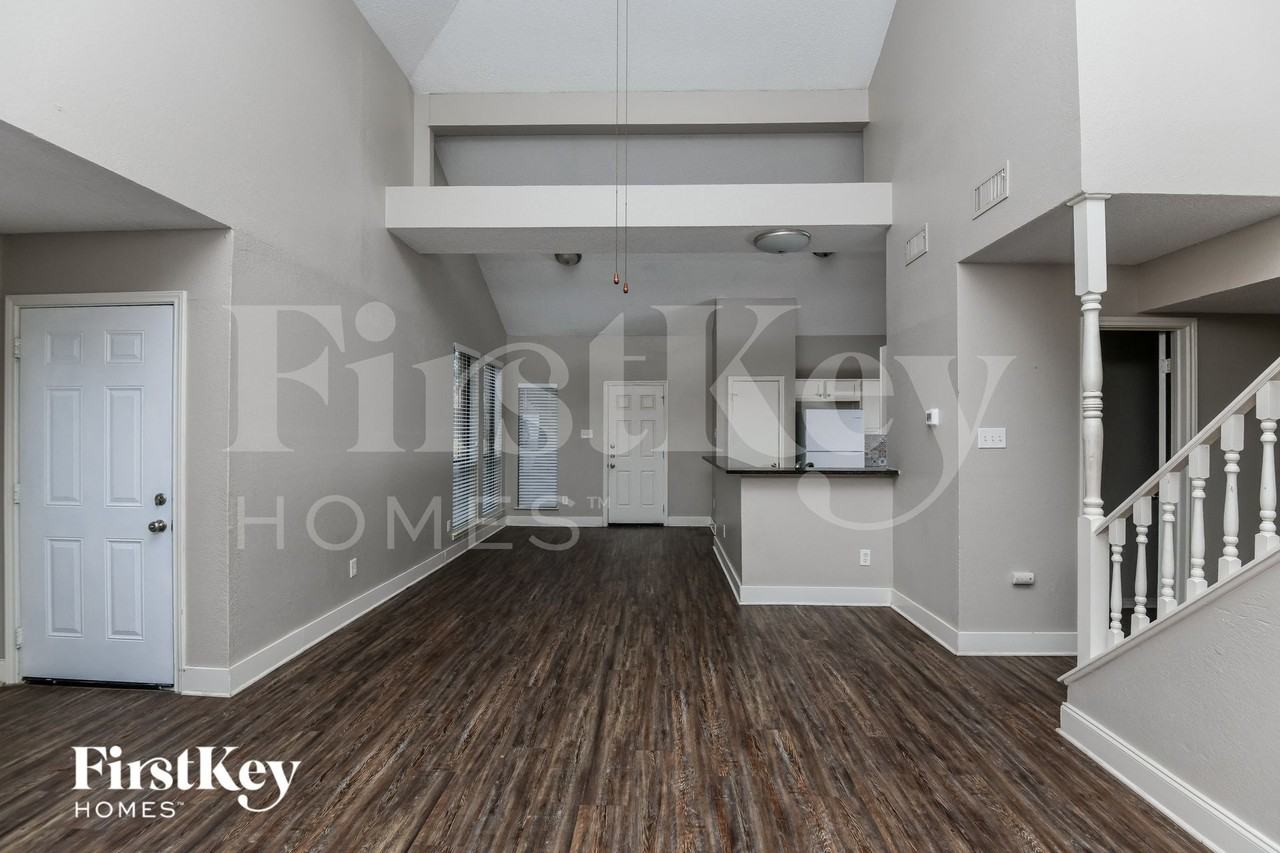 4213 Amy Dr - Photo 4 of 15