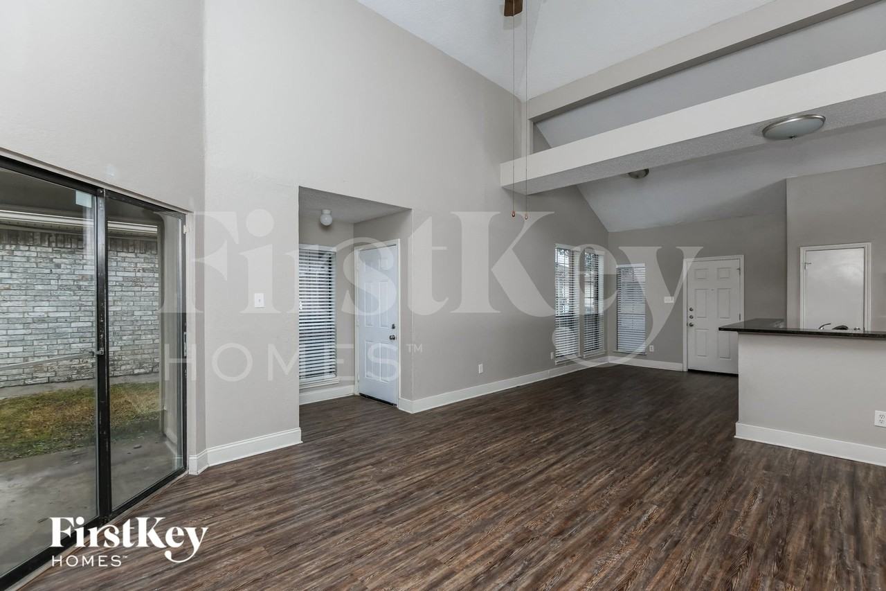 4213 Amy Dr - Photo 5 of 15